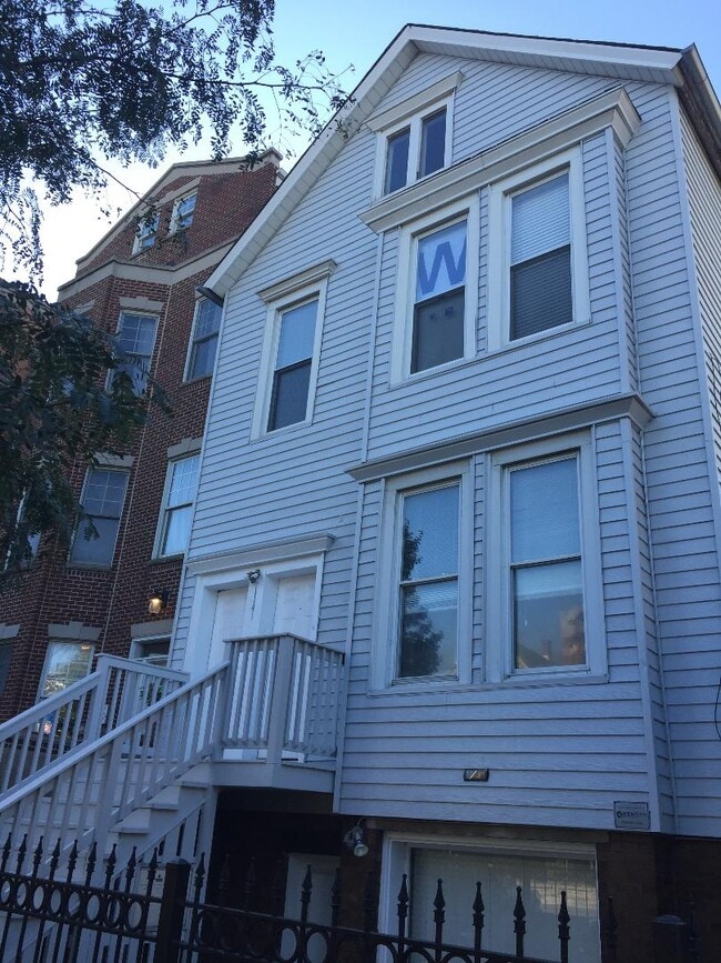 Building Photo - 1141 W Addison St