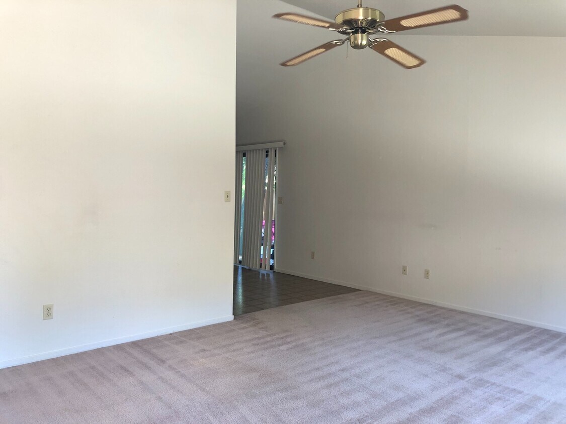 Building Photo - C-R117-R123NW
