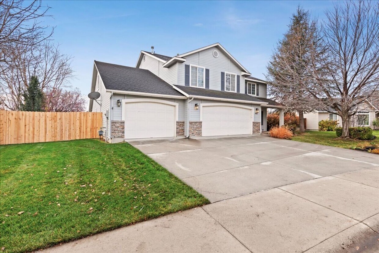 Foto principal - Beautiful NW Meridian Home with Privacy and Community Amenities