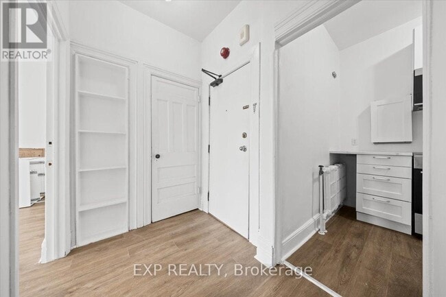 Building Photo - 484 Gilmour St