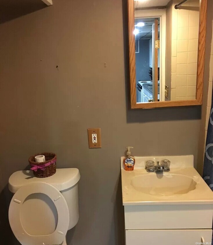 8 Watkins Terrace, Amityville, NY 11701 Room for Rent in Amityville
