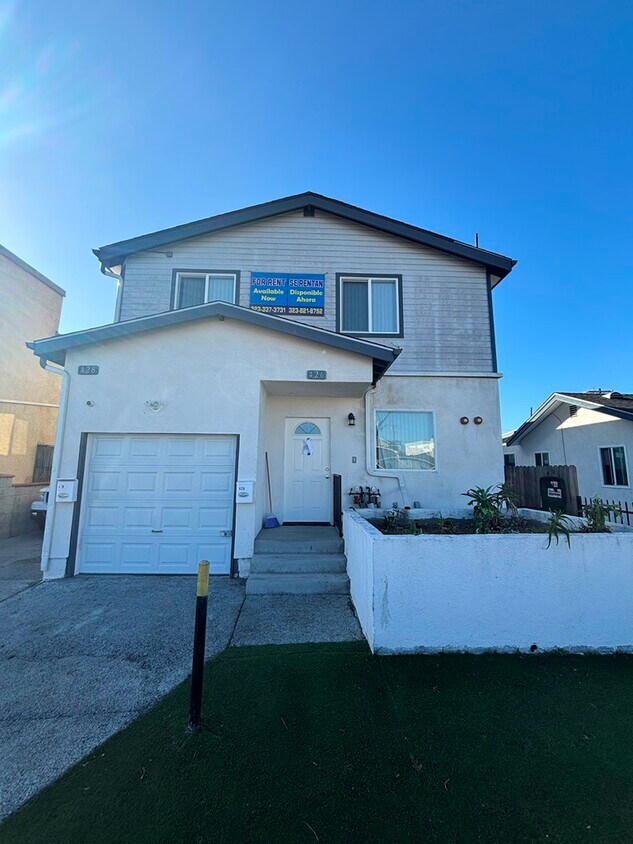 Foto principal - 426 W 109th Pl