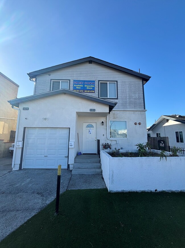 Building Photo - 426 W 109th Pl