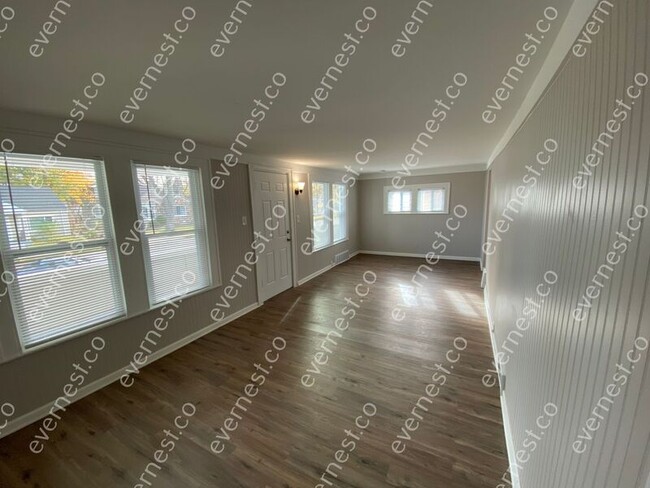Building Photo - 22433 Pleasant Ave