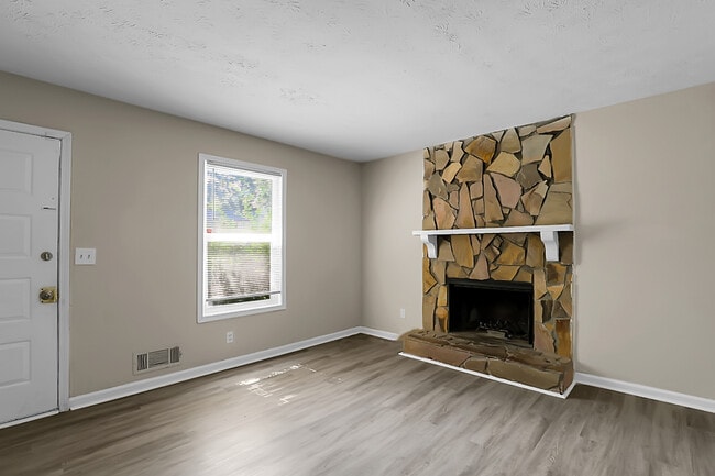 Foto del edificio - 1229 Creek Forest Ct NW