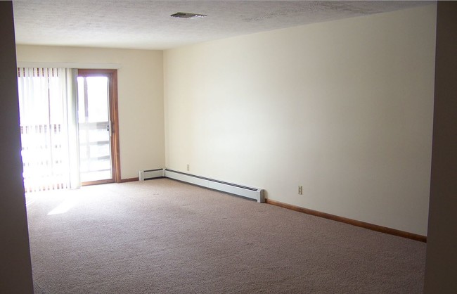 Living Room - Roselawn Apartments