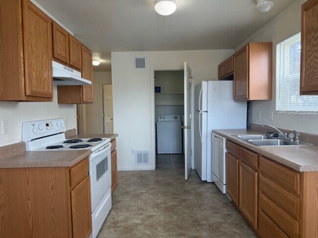 Building Photo - 304 Snyder Ave