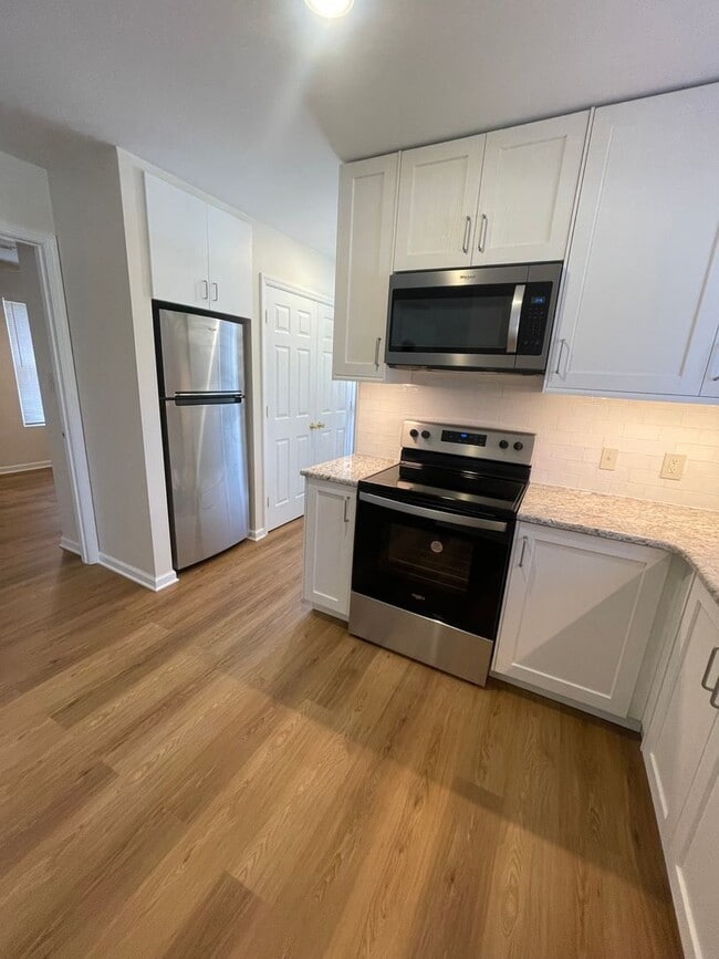 Building Photo - Modern Charm in Rock Hill: Fully Renovated 2-Bedroom Home with Brand New Appliances
