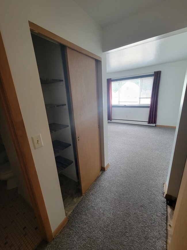 Building Photo - 6521