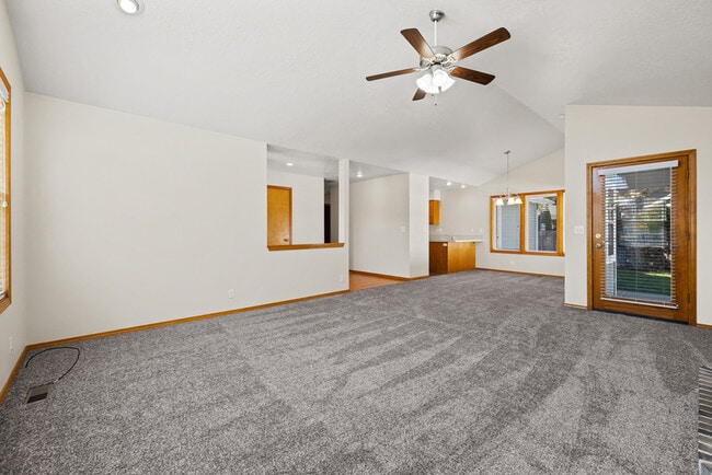 Foto del edificio - 5415 N Noble Fir Ave
