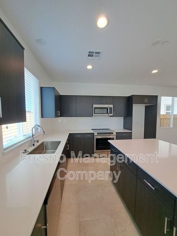 Building Photo - 2889 E Escarpa Dr