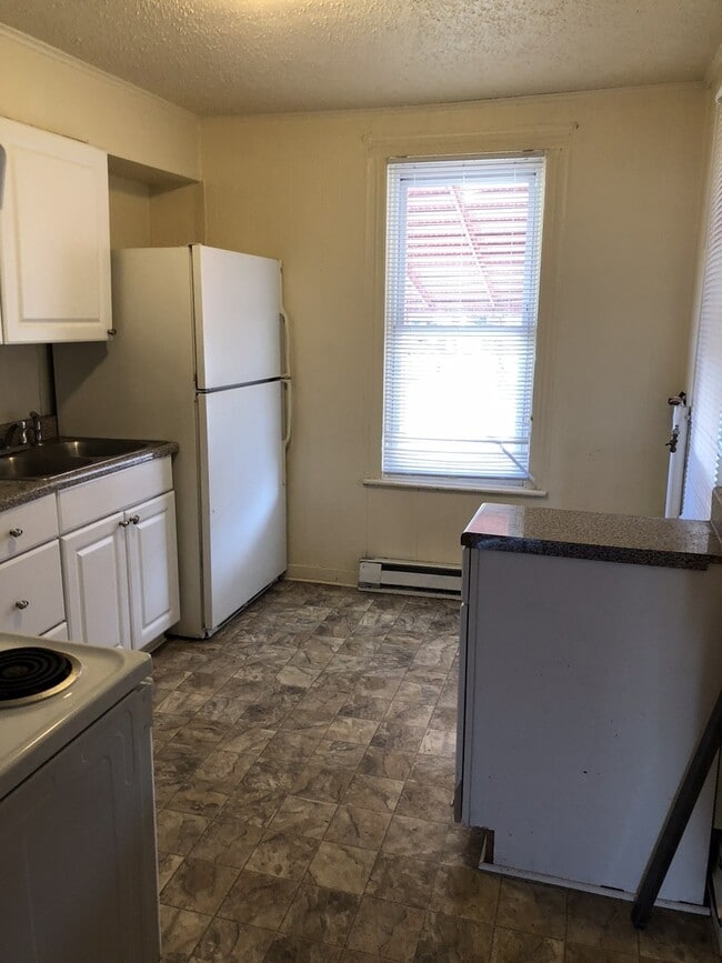 Building Photo - Reading 4 bedroom Single
