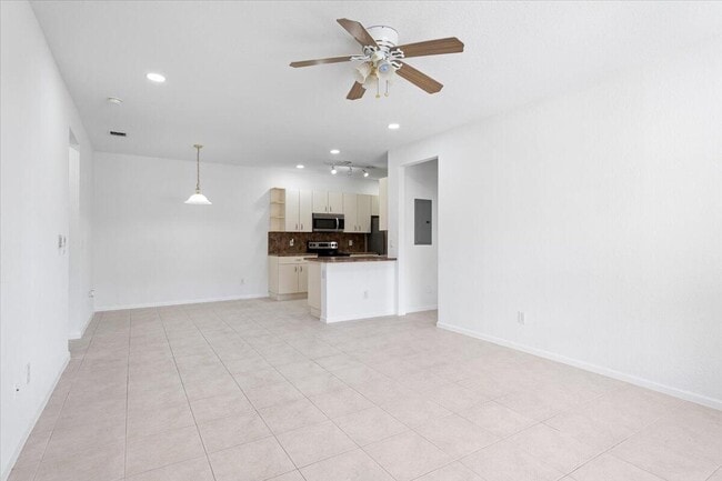 Building Photo - 3561 Forest Hill Blvd