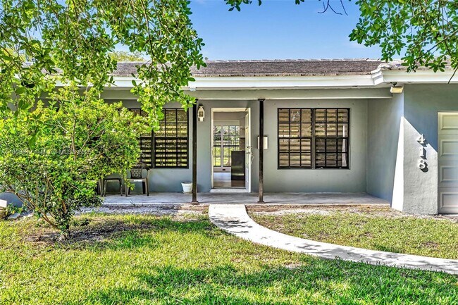 Building Photo - 418 S 57th Way