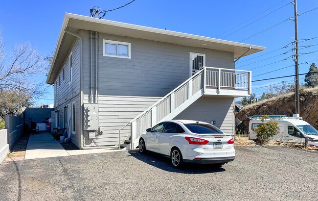 Foto del edificio - 701 Campbell St