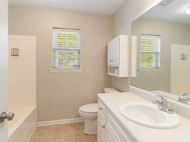 Foto del edificio - 5229 Silabert Ave