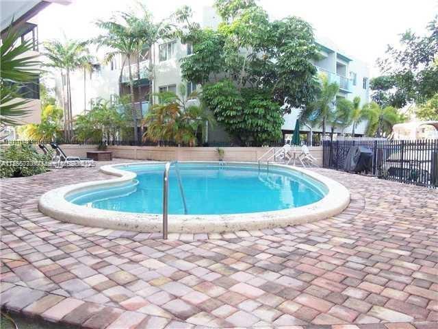 Foto del edificio - 3527 NE 168th St