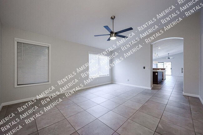 Foto del edificio - 854 W Straford Ave