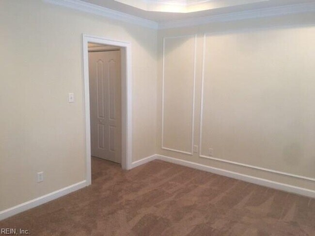 Large master Bedroom with walking closet - 909 Turtle Pond Ln