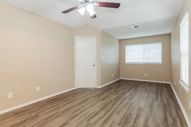 Foto del edificio - 4152 Hathaway Dr