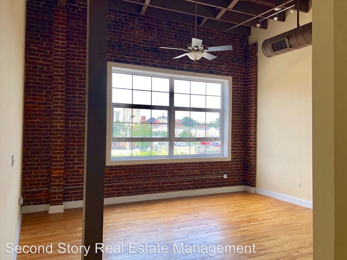 Foto principal - 232 E 11th St