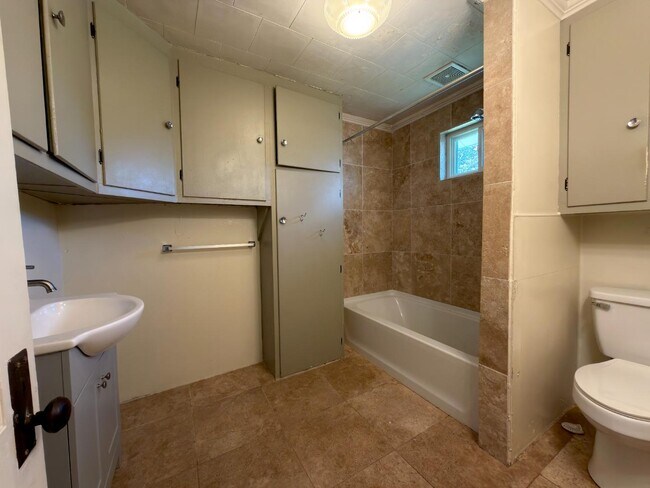 Building Photo - 6919 Deep Springs Rd