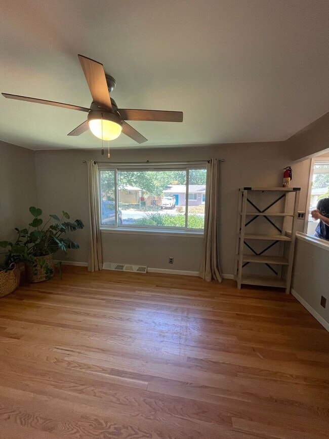 Building Photo - BOULDER HOME 5 BEDROOM, 3 FULL BATHS GREAT...