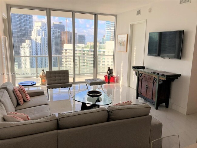 Foto del edificio - 1300 Brickell Bay Dr