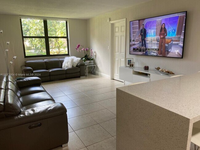 Foto del edificio - 14421 N Kendall Dr