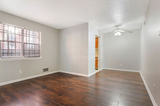 Building Photo - 118 W Ormsby Ave