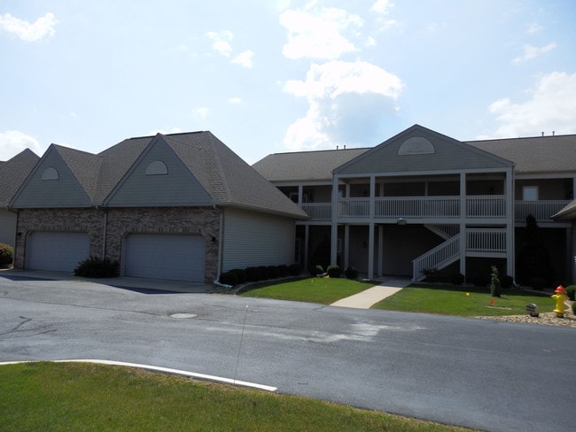 2 Car Garage - 7325 N Villa Lake Dr