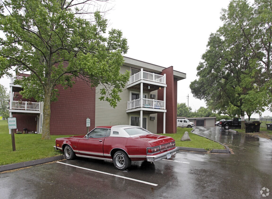 Foto del edificio - 501 Waconia Pky N