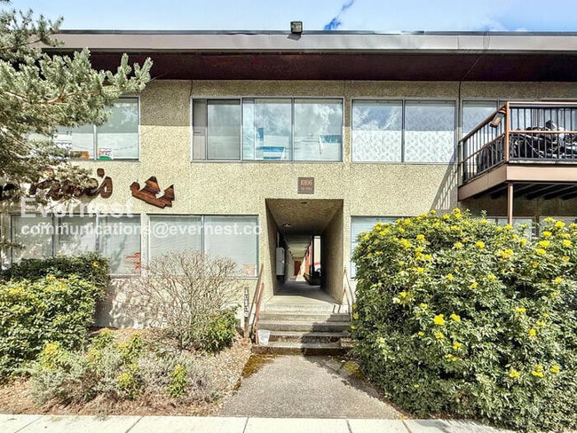 Building Photo - 10106 NE 185th St