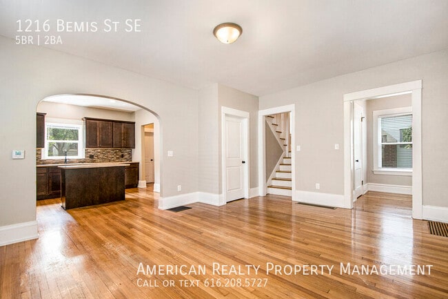 Building Photo - 1216 Bemis St SE