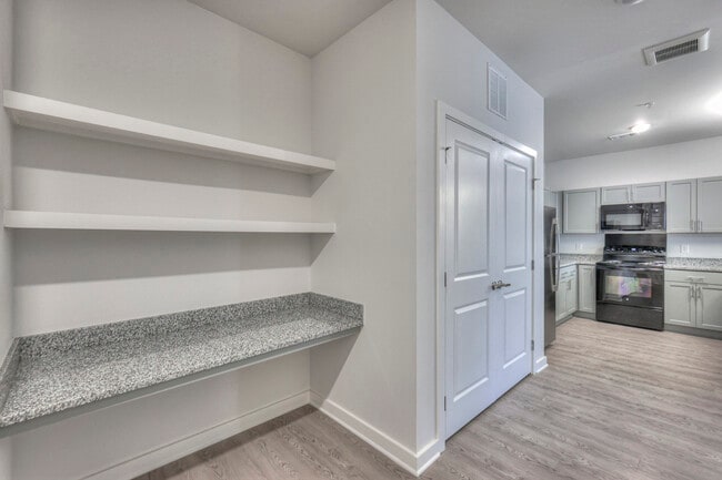 Building Photo - Blue Ridge Flats