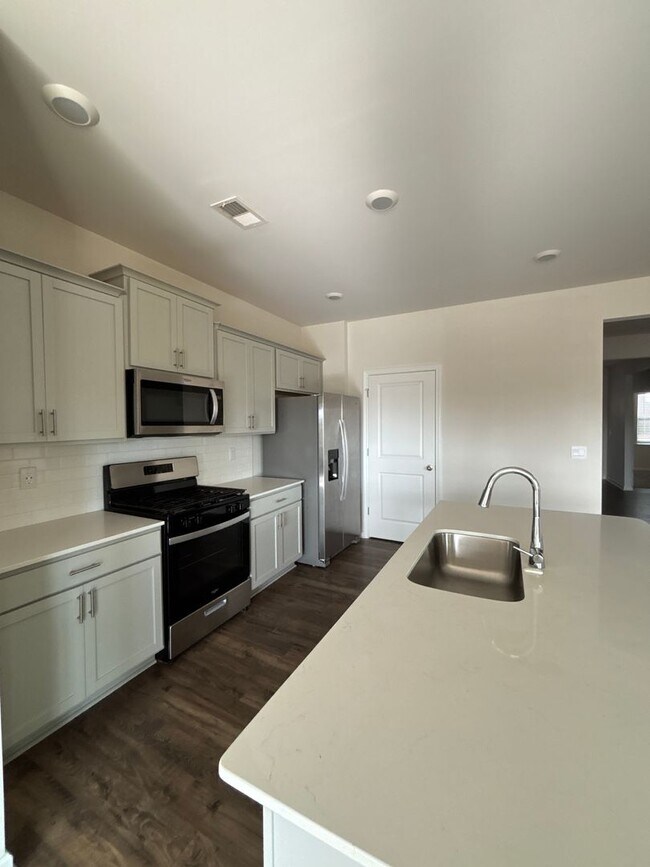 Building Photo - Beautiful 3/2 In Amenity Filled Neighborhood!