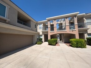 Building Photo - 820 Titan Peak Pl