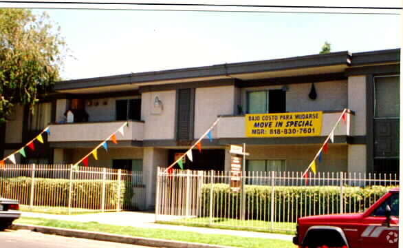 Building Photo - 9022 Cedros Ave