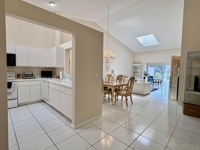 Foto del edificio - 7702 Majestic Palm Dr
