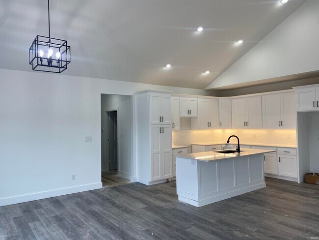 Building Photo - 4119 Carmola Dr