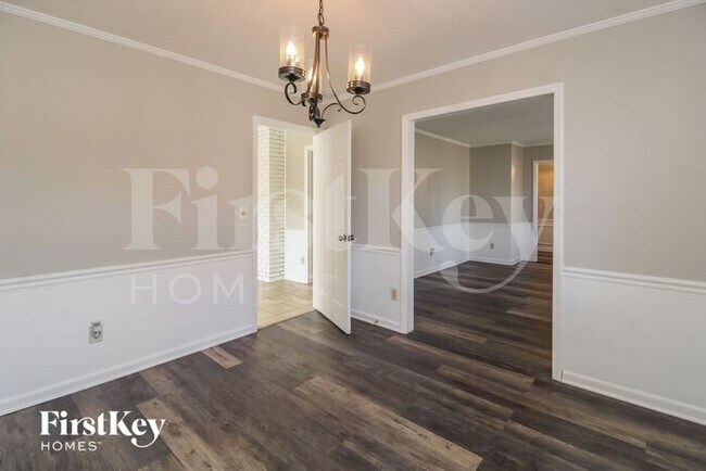 Foto del edificio - 7808 Beech Forest Rd