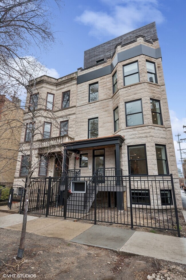 Building Photo - 3615 N Wilton Ave