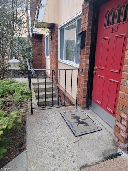 Photo - 15 Broad St House