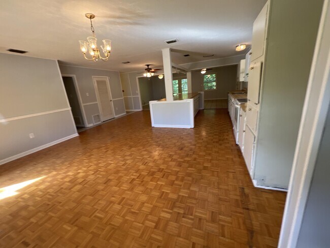Building Photo - 2813 Bellview Ave