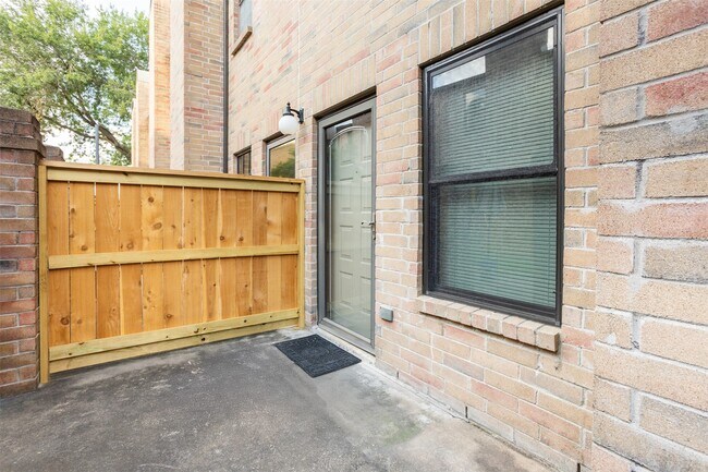 Foto del edificio - 9800 Pagewood Ln