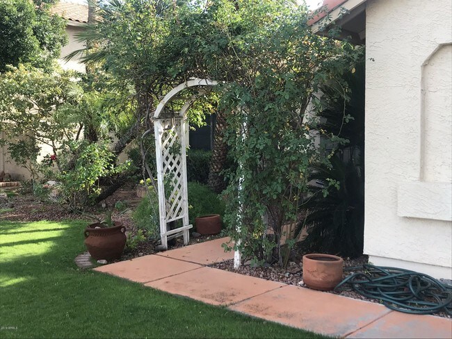 Building Photo - 7107 W Utopia Rd