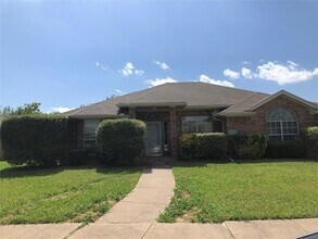 Building Photo - 1417 Warwick Dr