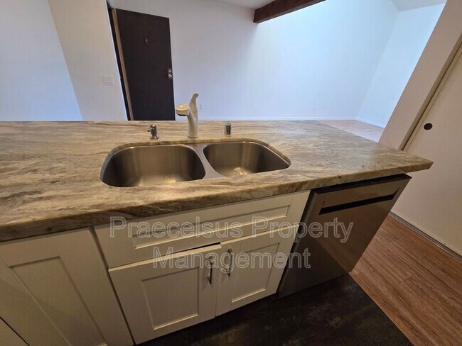 Foto del edificio - 7780 Margerum Ave