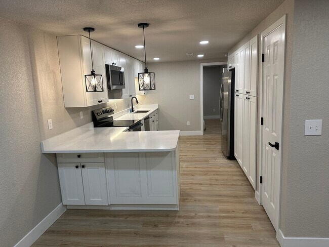 Foto del edificio - 7502 S Emerson Cir