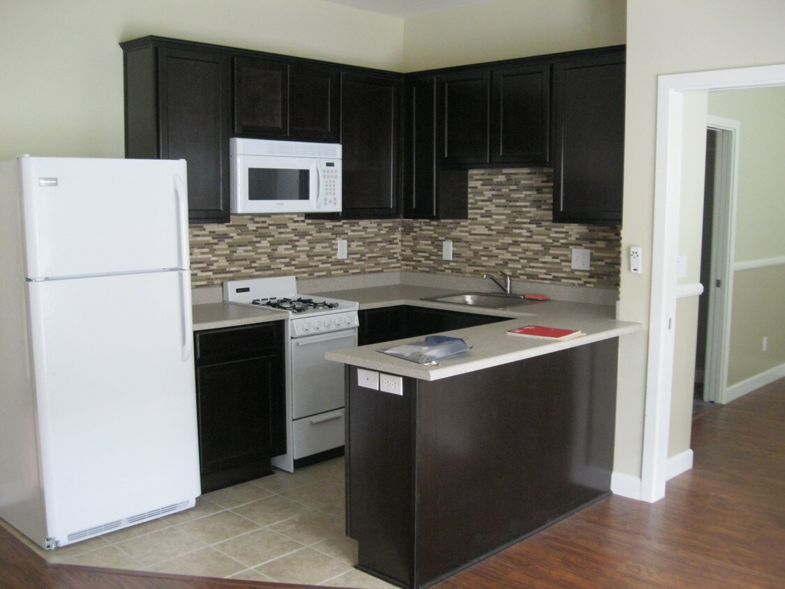Primary Photo - 3970 Goldfinch St